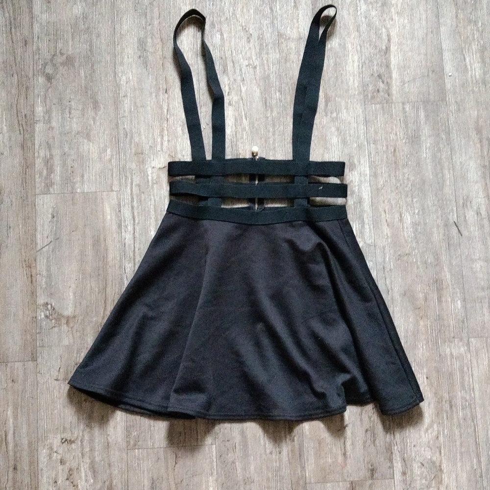 Overall cage skirt